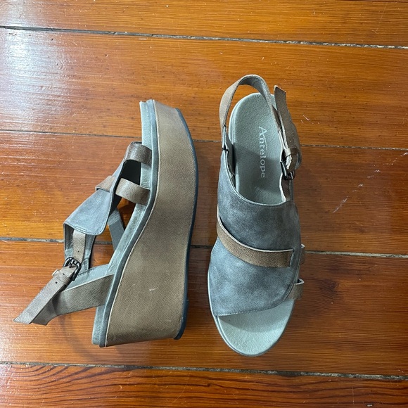 Antelope Kaitiyn Gray Metallic Leather Wedge Platform Buckle Sandals - Sz 40 - Picture 8 of 13